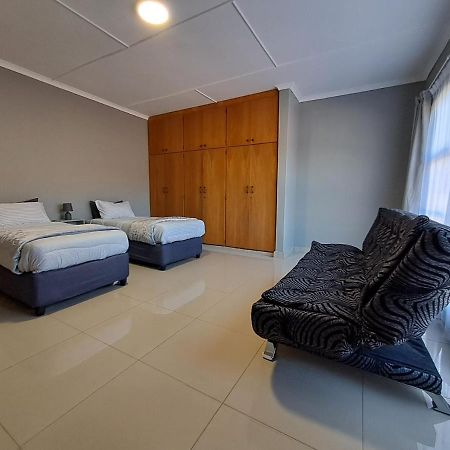 Rocky Hills Guesthouse بيت ريتيف المظهر الخارجي الصورة