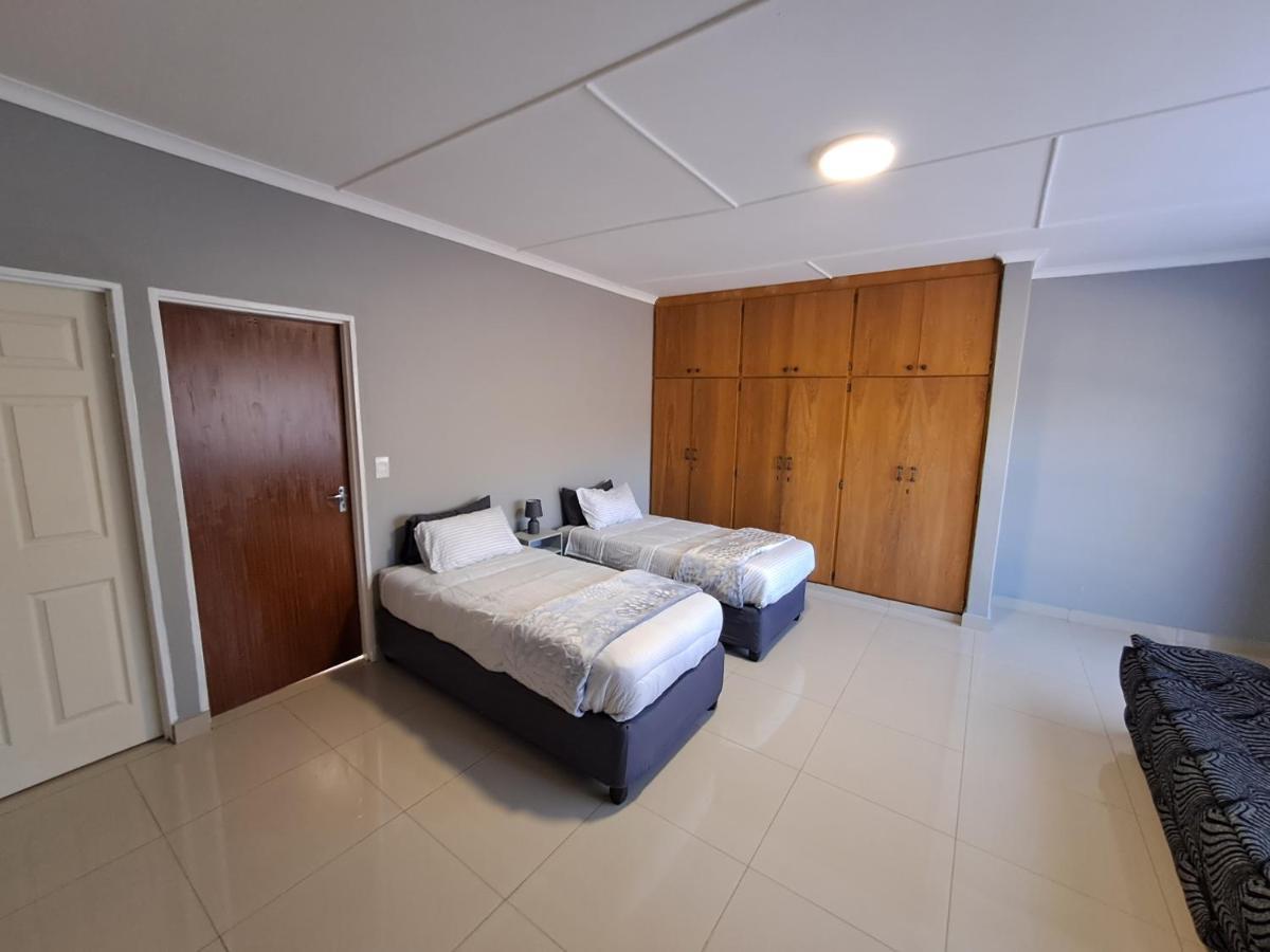 Rocky Hills Guesthouse بيت ريتيف المظهر الخارجي الصورة