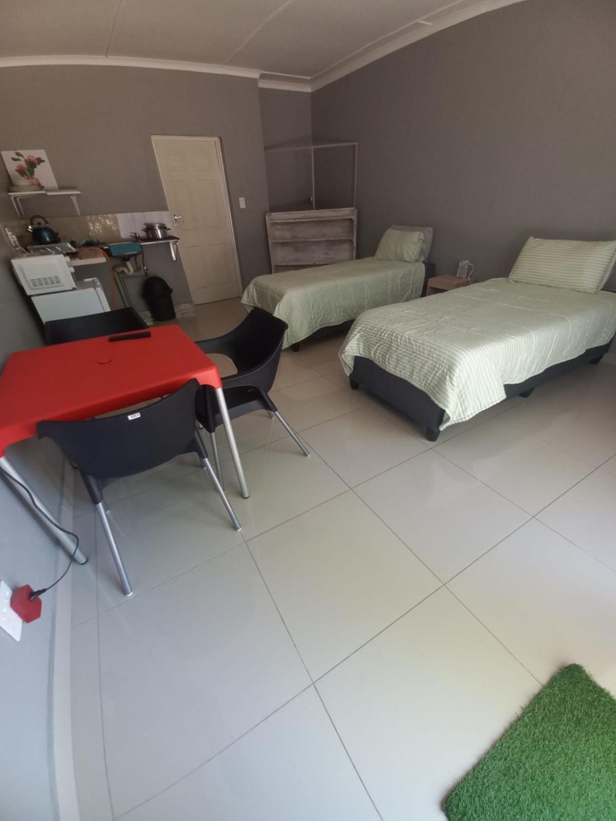 Rocky Hills Guesthouse بيت ريتيف المظهر الخارجي الصورة