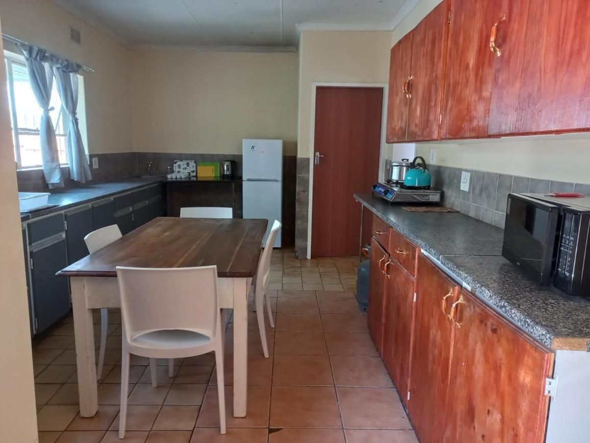 Rocky Hills Guesthouse بيت ريتيف المظهر الخارجي الصورة