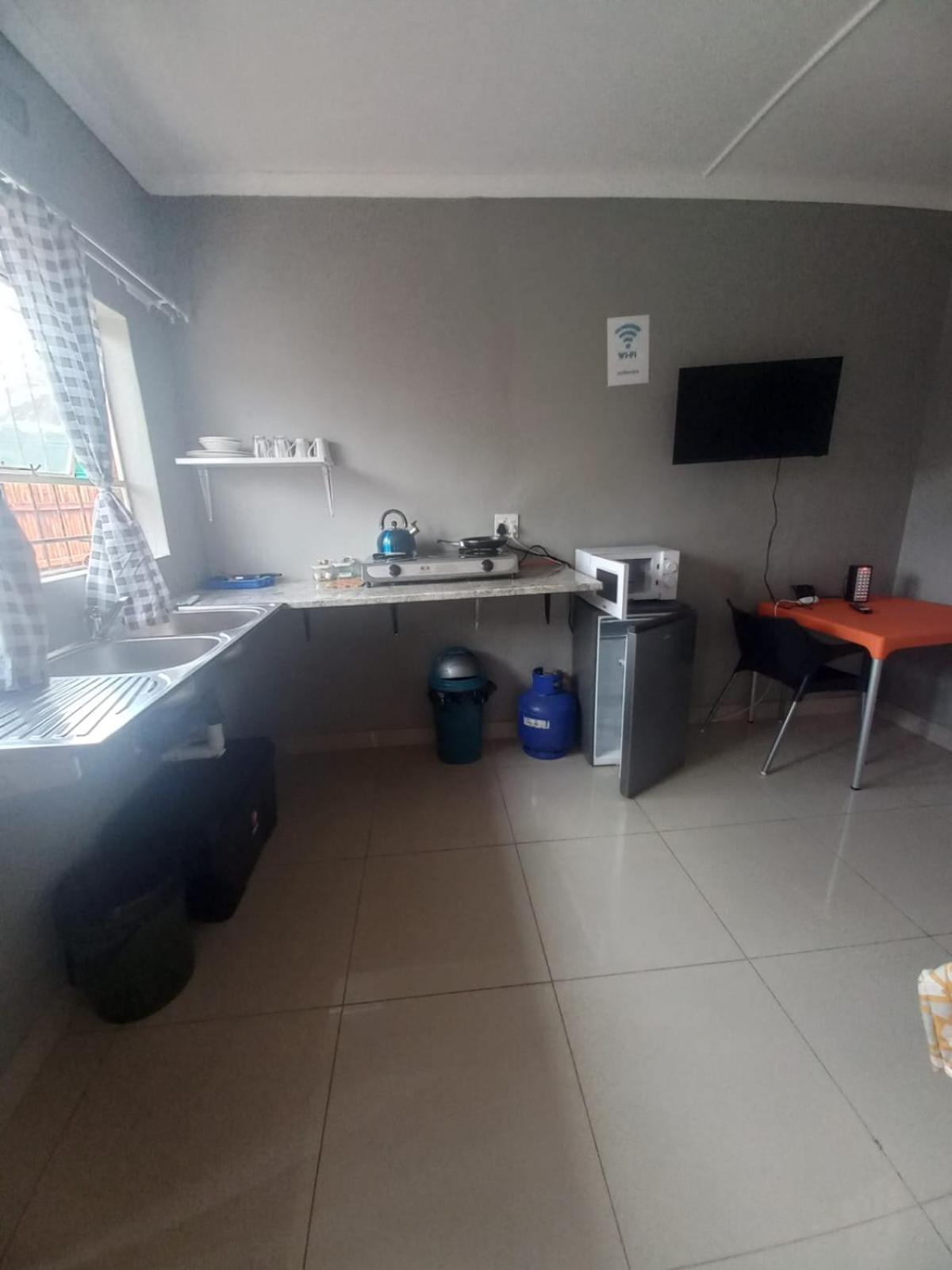 Rocky Hills Guesthouse بيت ريتيف المظهر الخارجي الصورة